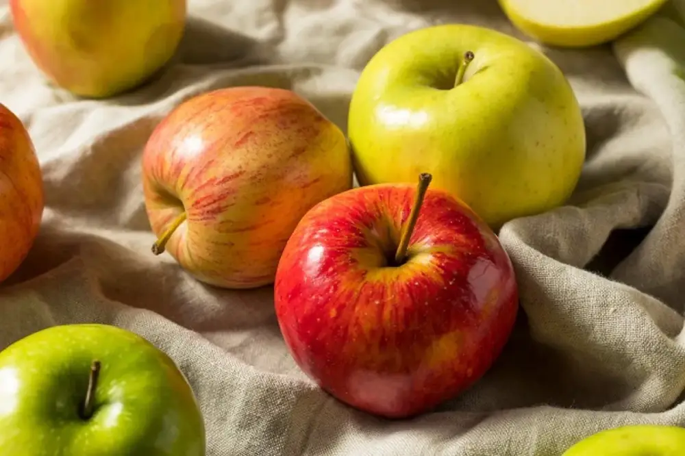Apple Top Note in Perfumes: A Fresh, Sweet, and Natural Scent