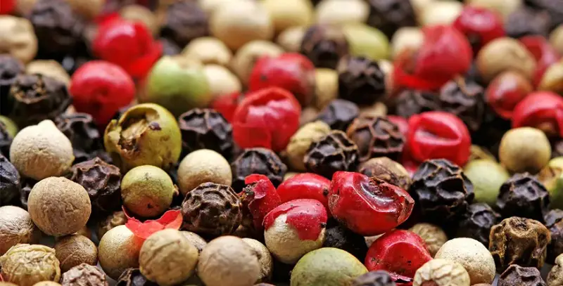 Pepper Base Note in Perfumes: A Spicy, Energetic, and Captivating Aroma